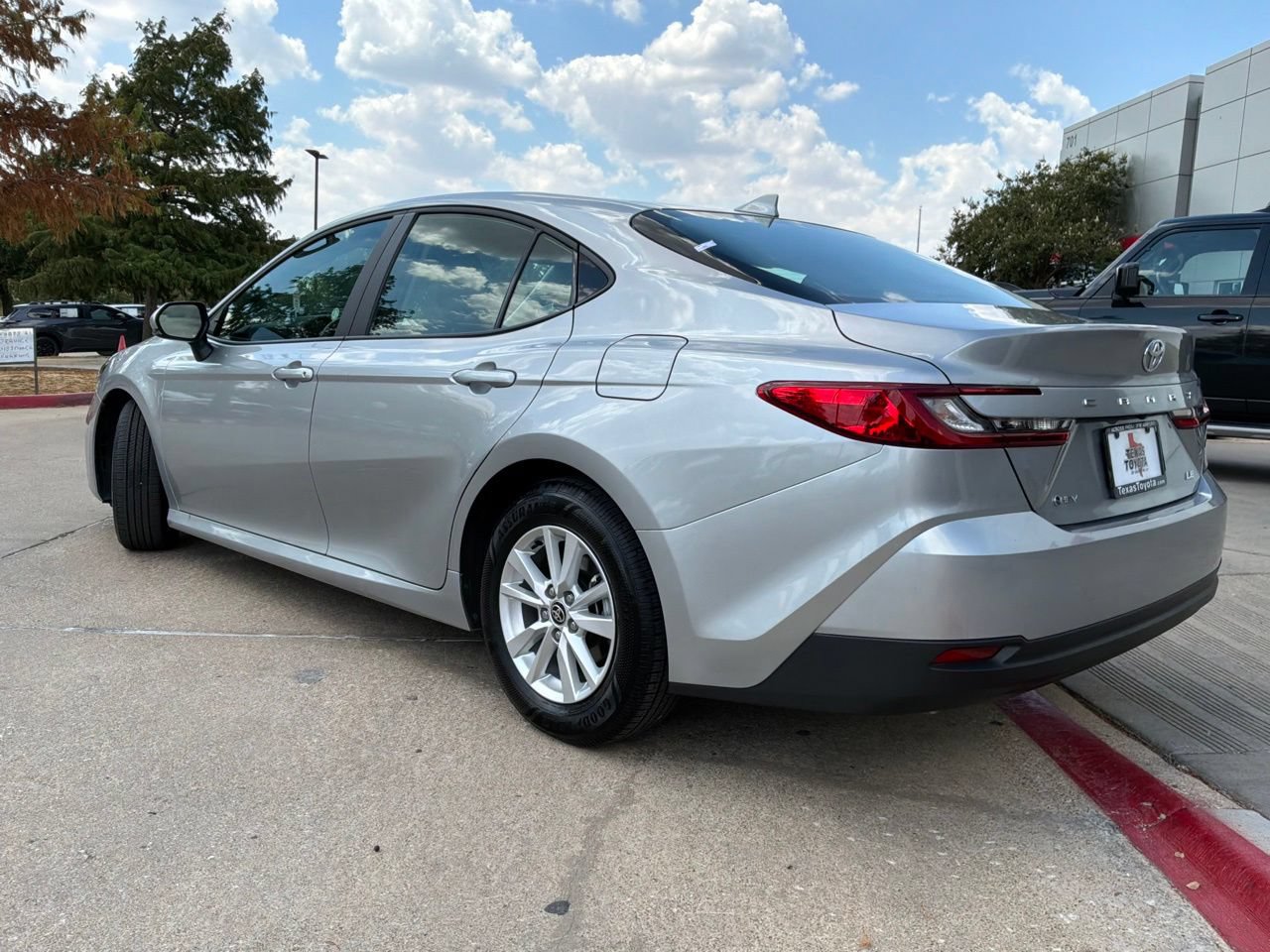 Used 2026 Toyota Camry LE FWD image 8