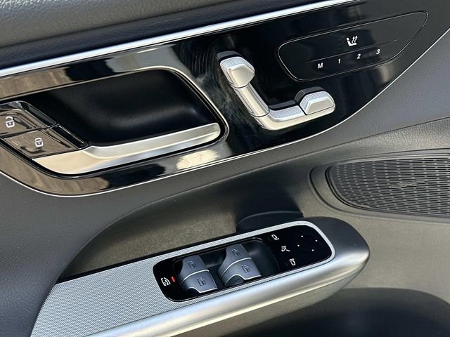 Used 2025 Mercedes-Benz GLC 300 4MATIC image 15