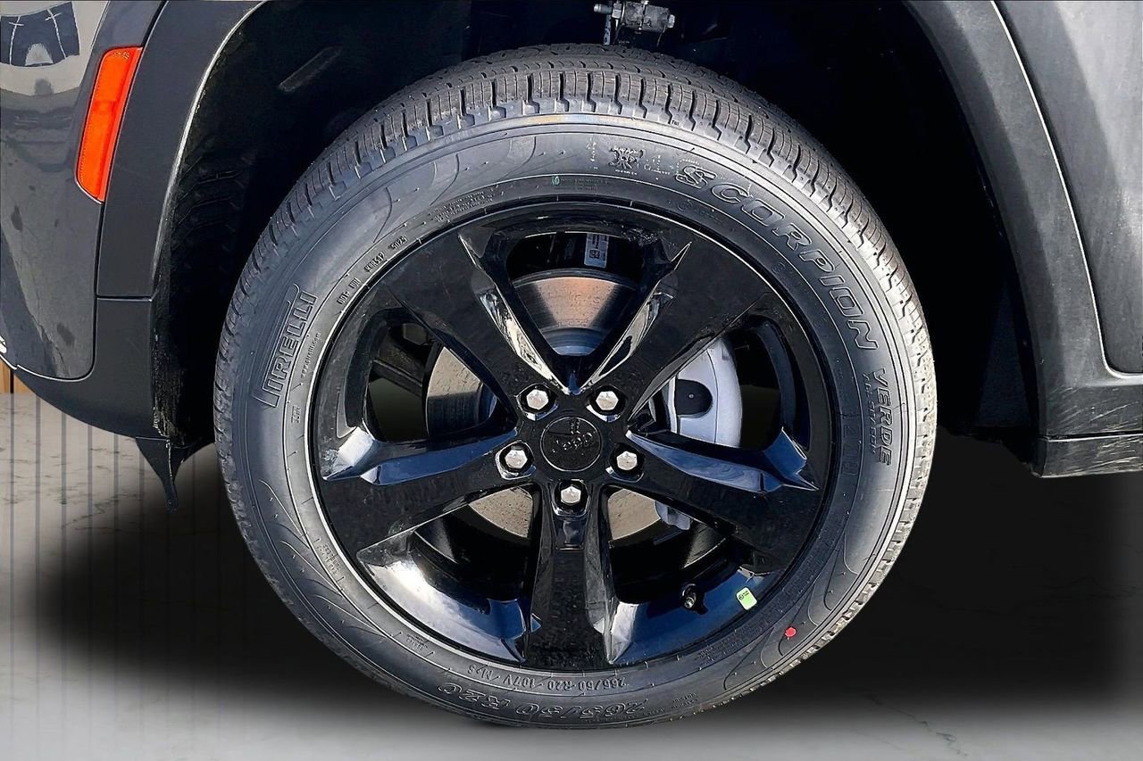 New 2026 Jeep Grand Cherokee Limited w/ Limited Altitude Package AWD/4WD image 32