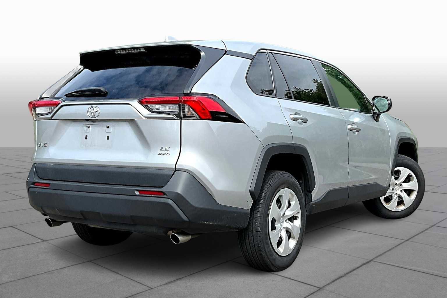 Used 2022 Toyota RAV4 LE image 13