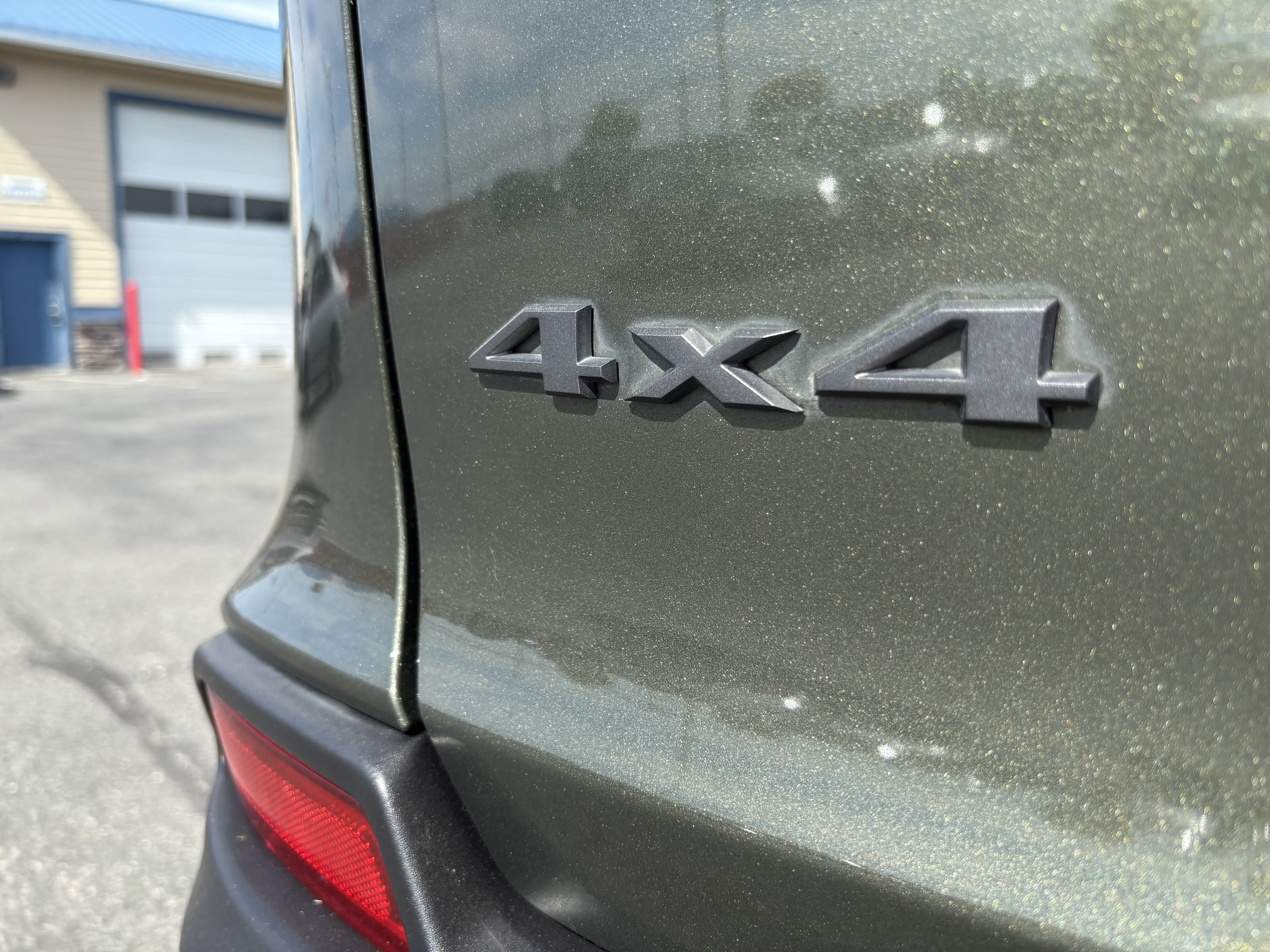 Used 2021 Jeep Cherokee Trailhawk w/ Technology Group AWD/4WD image 13