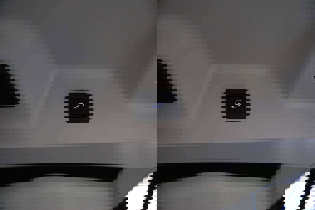 Used 2018 Land Rover Range Rover Long Wheelbase Supercharged image 13