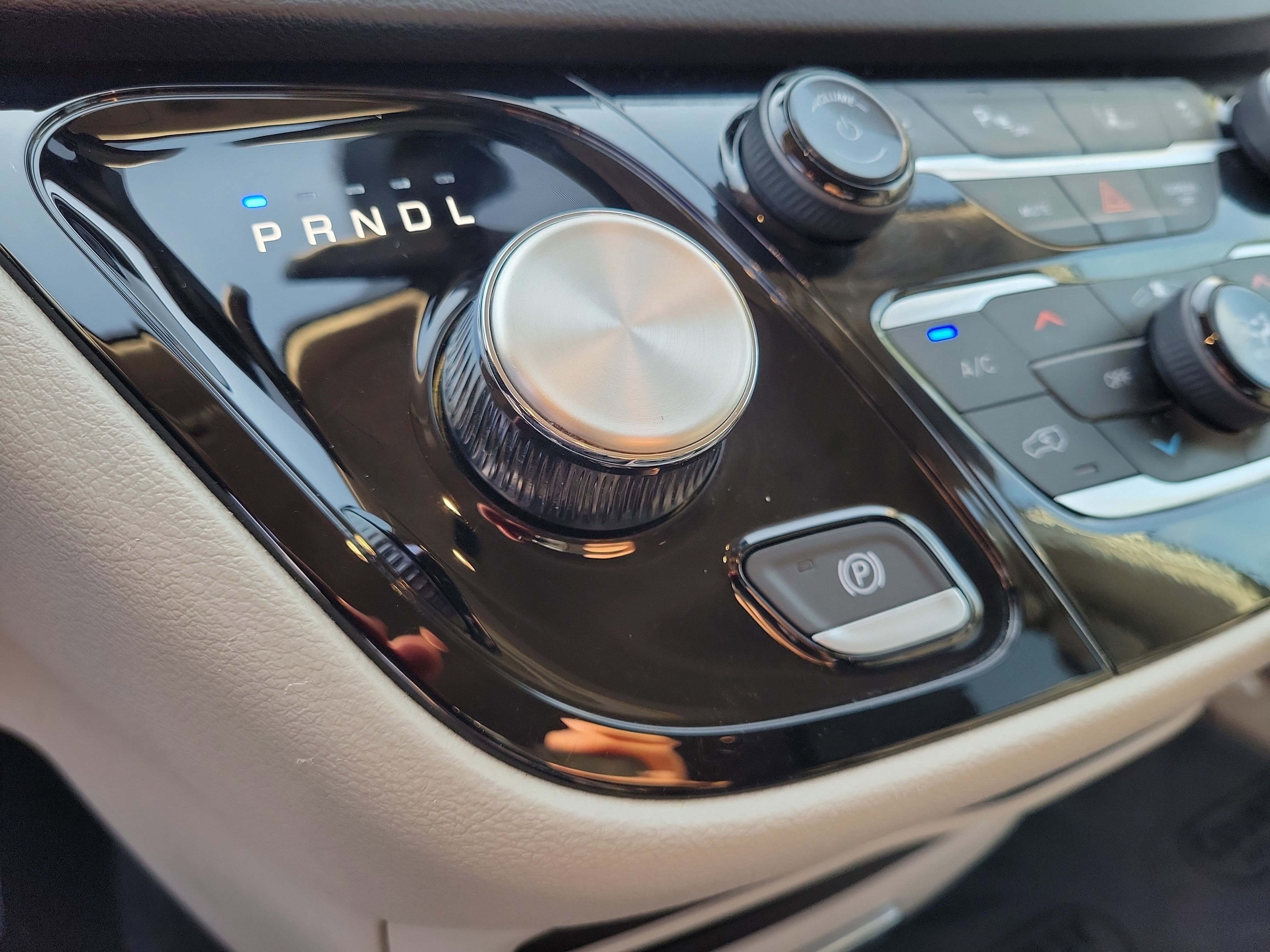 Used 2024 Chrysler Pacifica Touring-L image 33