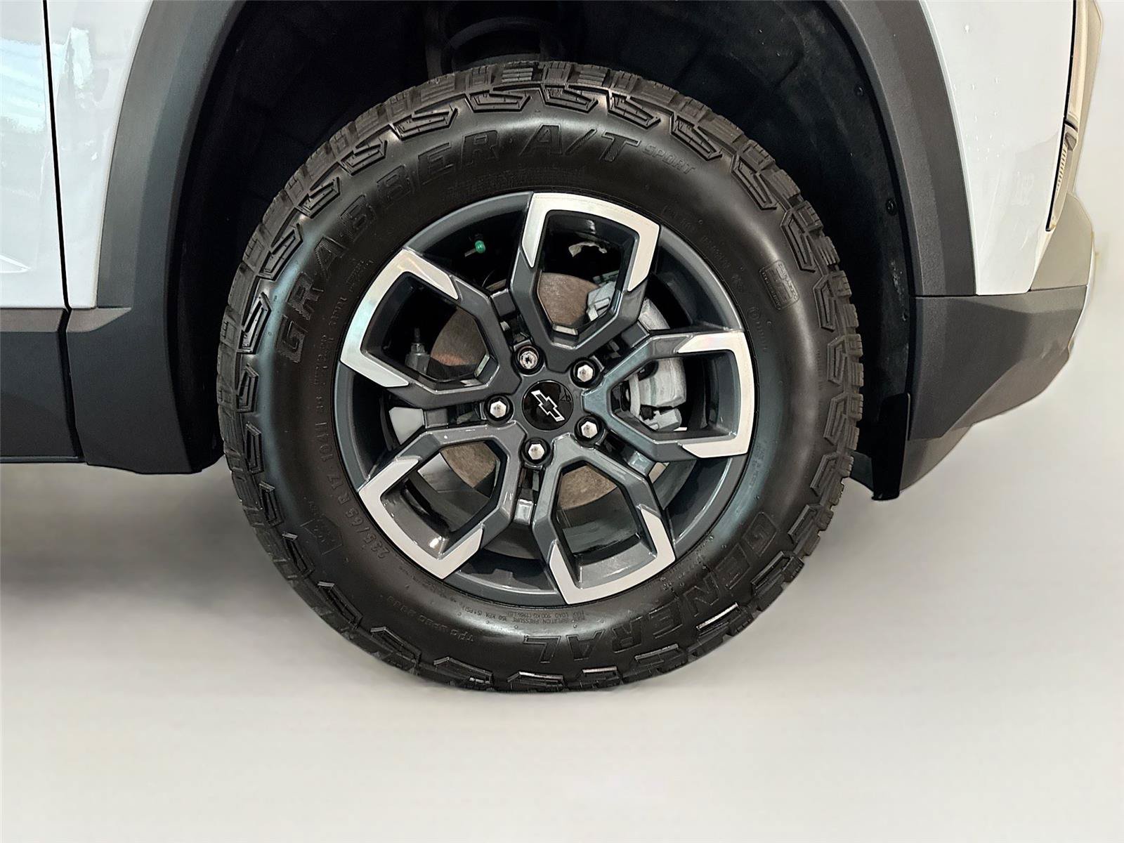 Used 2026 Chevrolet Equinox ACTIV FWD image 34