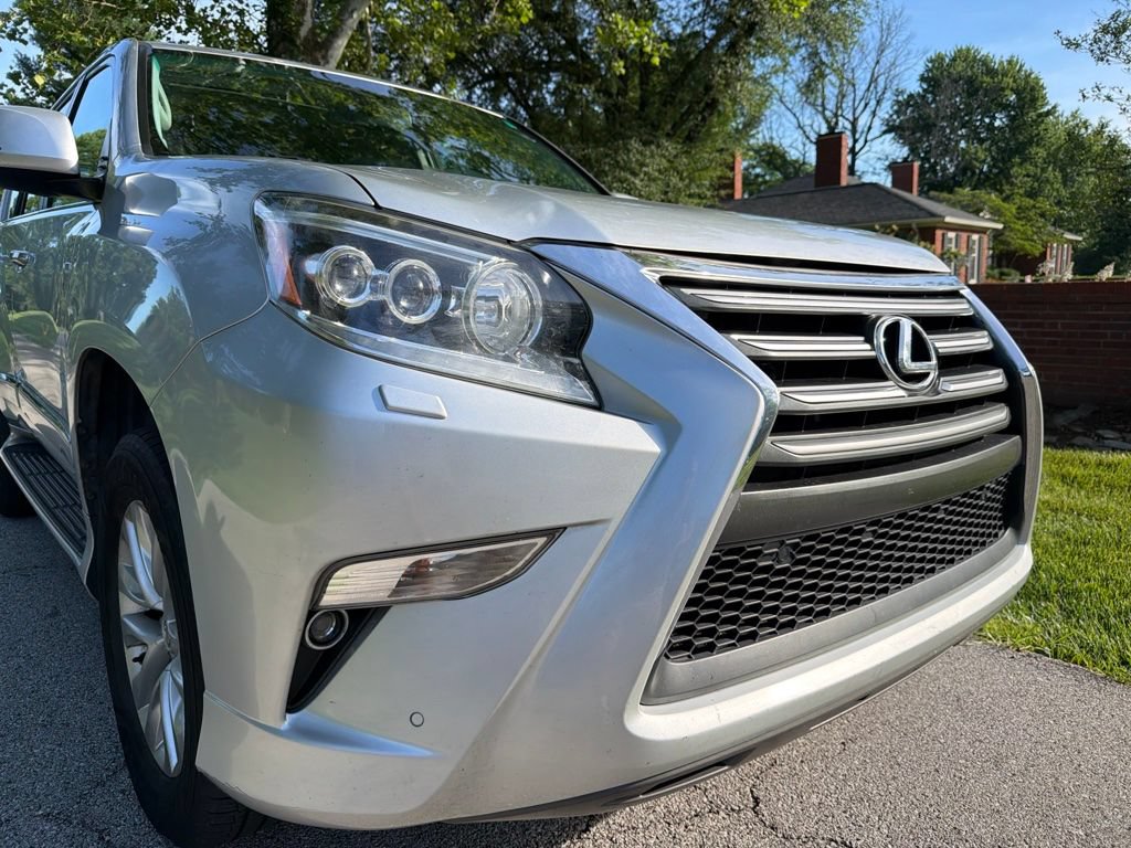 Used 2017 Lexus GX 460 Premium w/ Premium Package AWD/4WD image 3