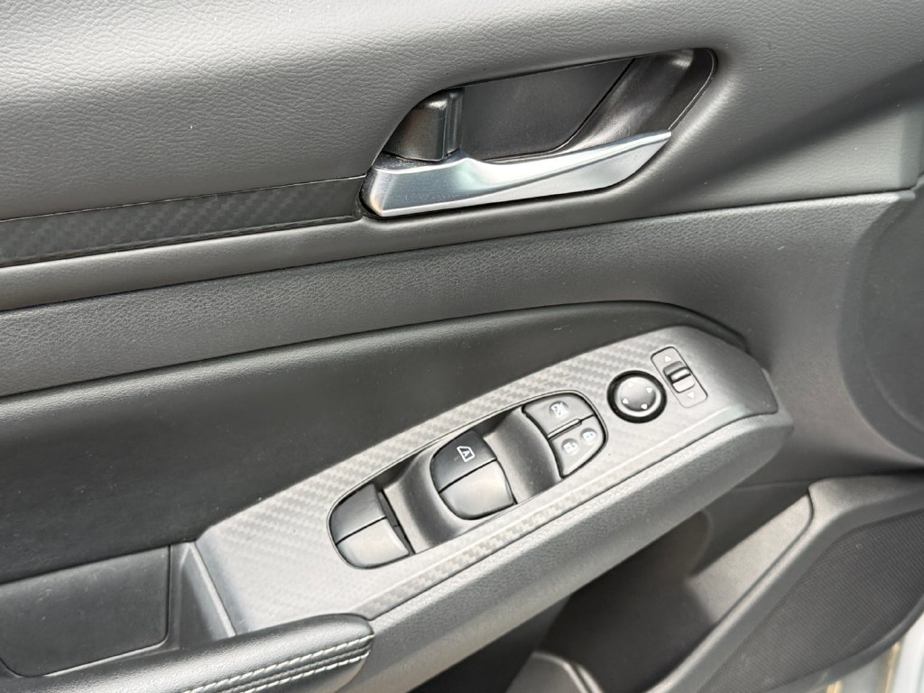 Used 2024 Nissan Altima 2.5 SV FWD image 19