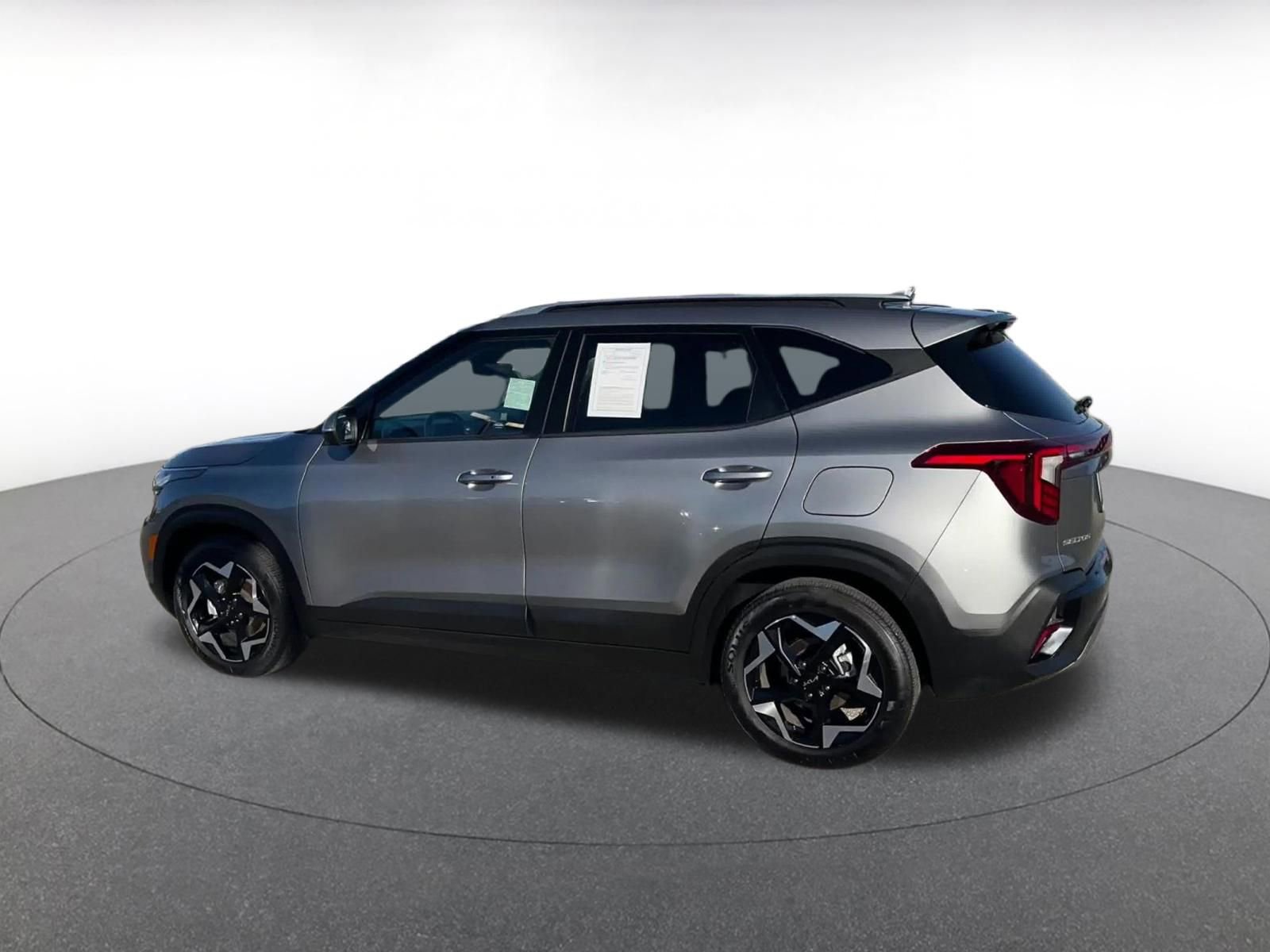 Used 2025 Kia Seltos S FWD image 10