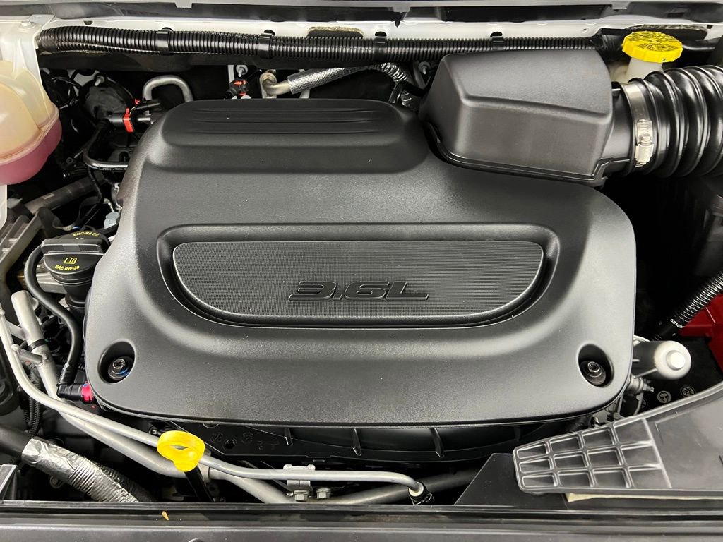 Used 2024 Chrysler Pacifica Touring-L image 37