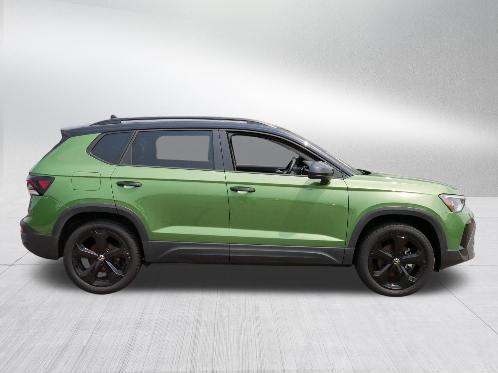 Certified 2025 Volkswagen Taos SE AWD/4WD image 8
