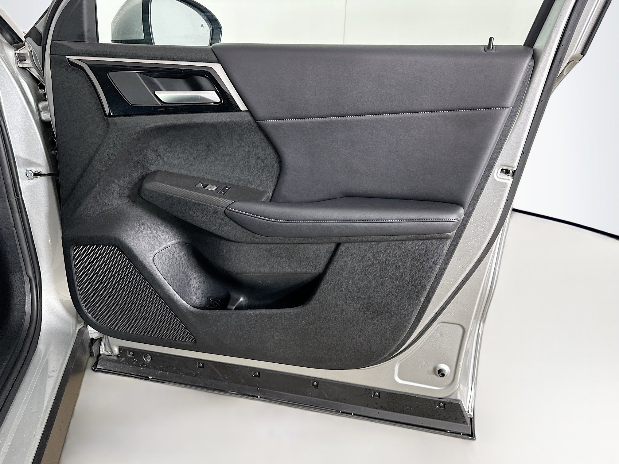 Used 2024 Mitsubishi Outlander SE image 32