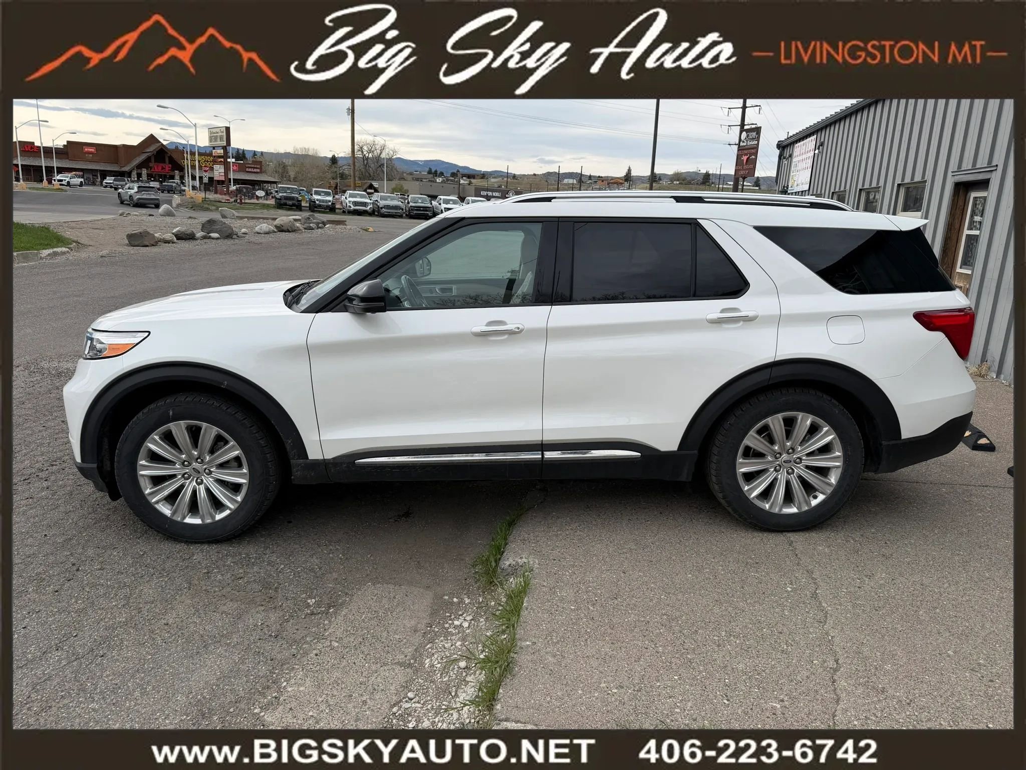 Used 2021 Ford Explorer Limited w/ Equipment Group 301A AWD/4WD image 4