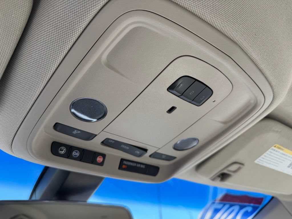 Certified 2017 Cadillac XTS Luxury FWD image 11