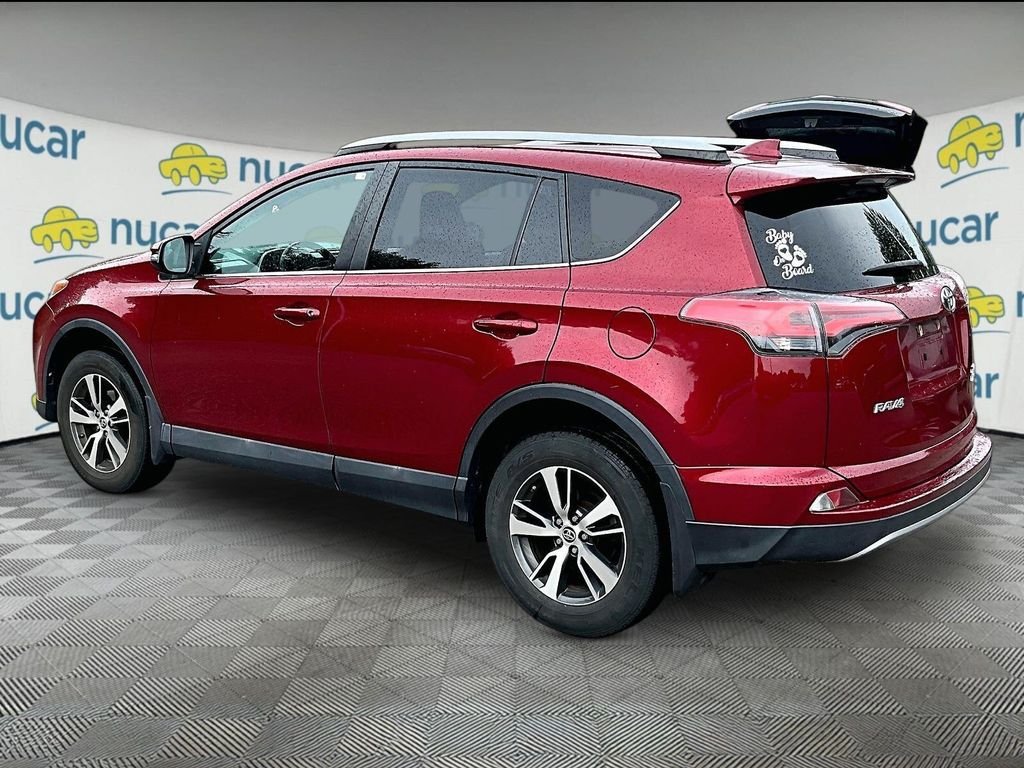 Used 2018 Toyota RAV4 XLE AWD/4WD image 5