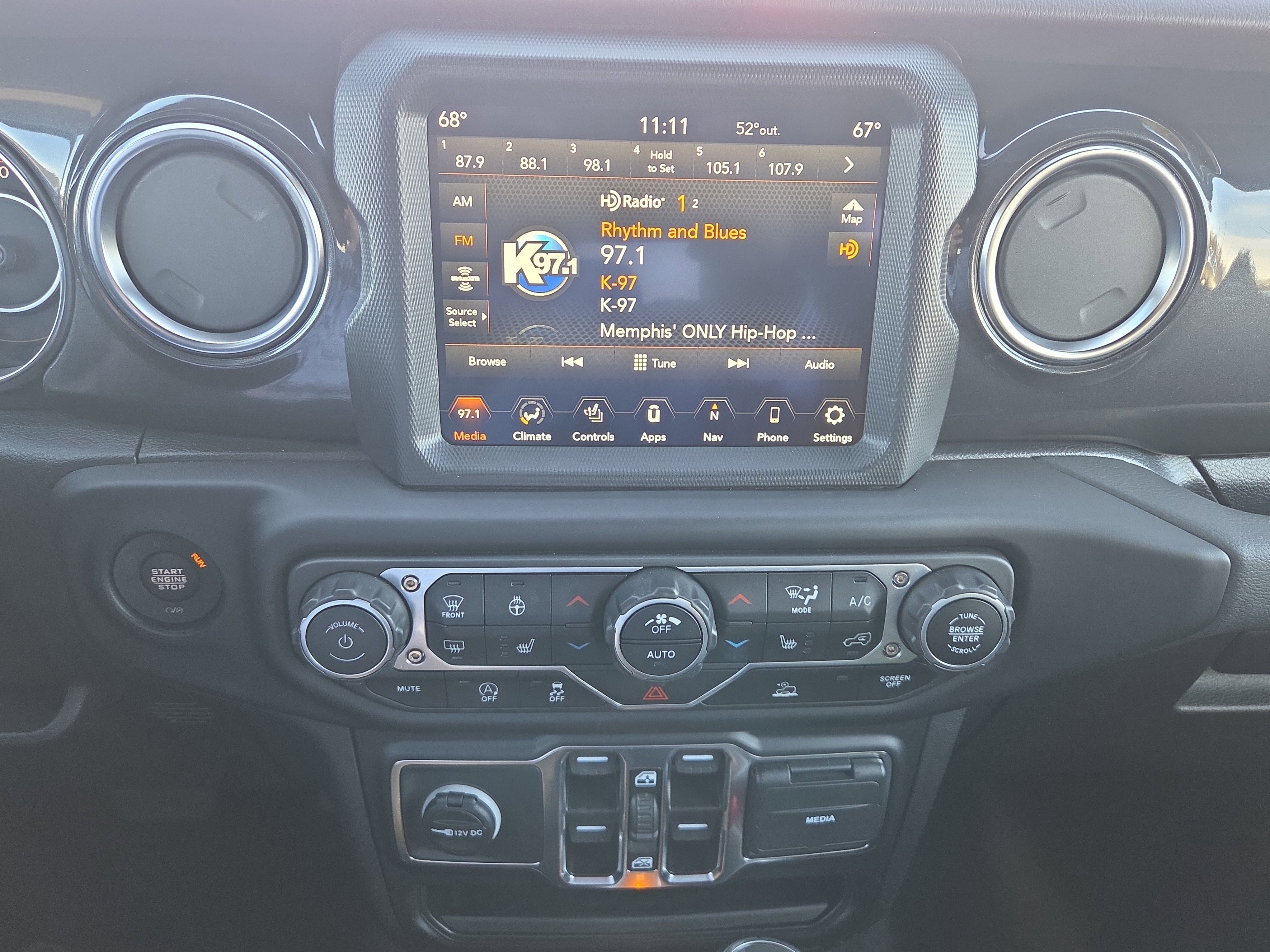 Used 2023 Jeep Wrangler Unlimited Sahara image 14