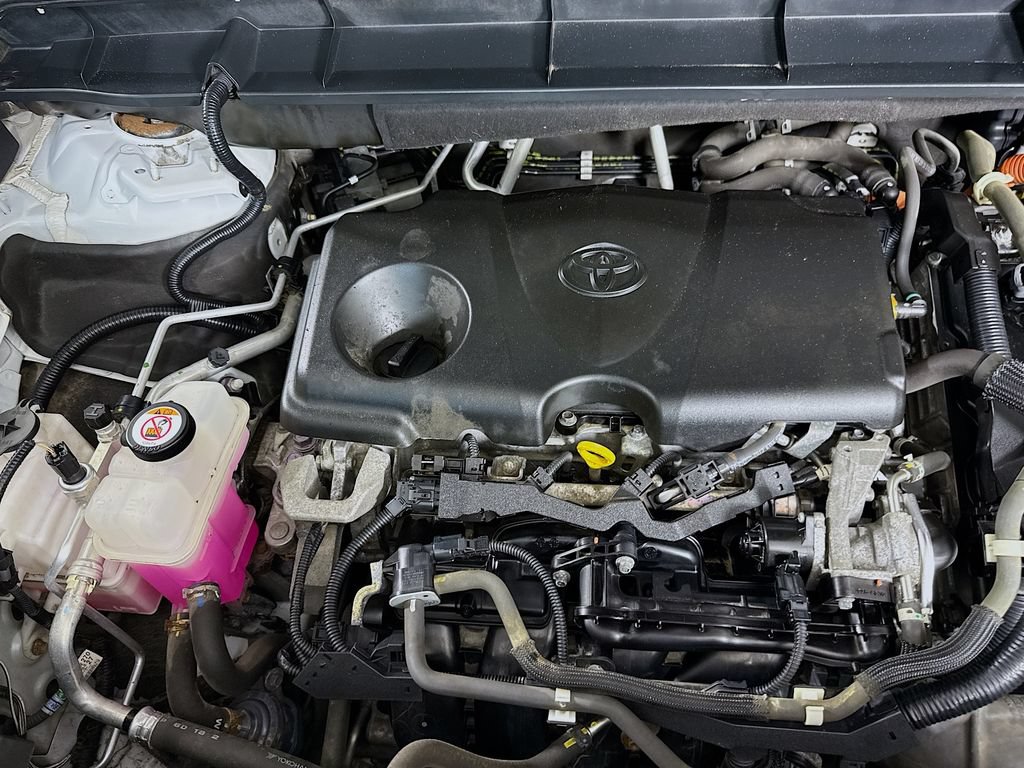 Certified 2021 Toyota Highlander XLE AWD/4WD image 36