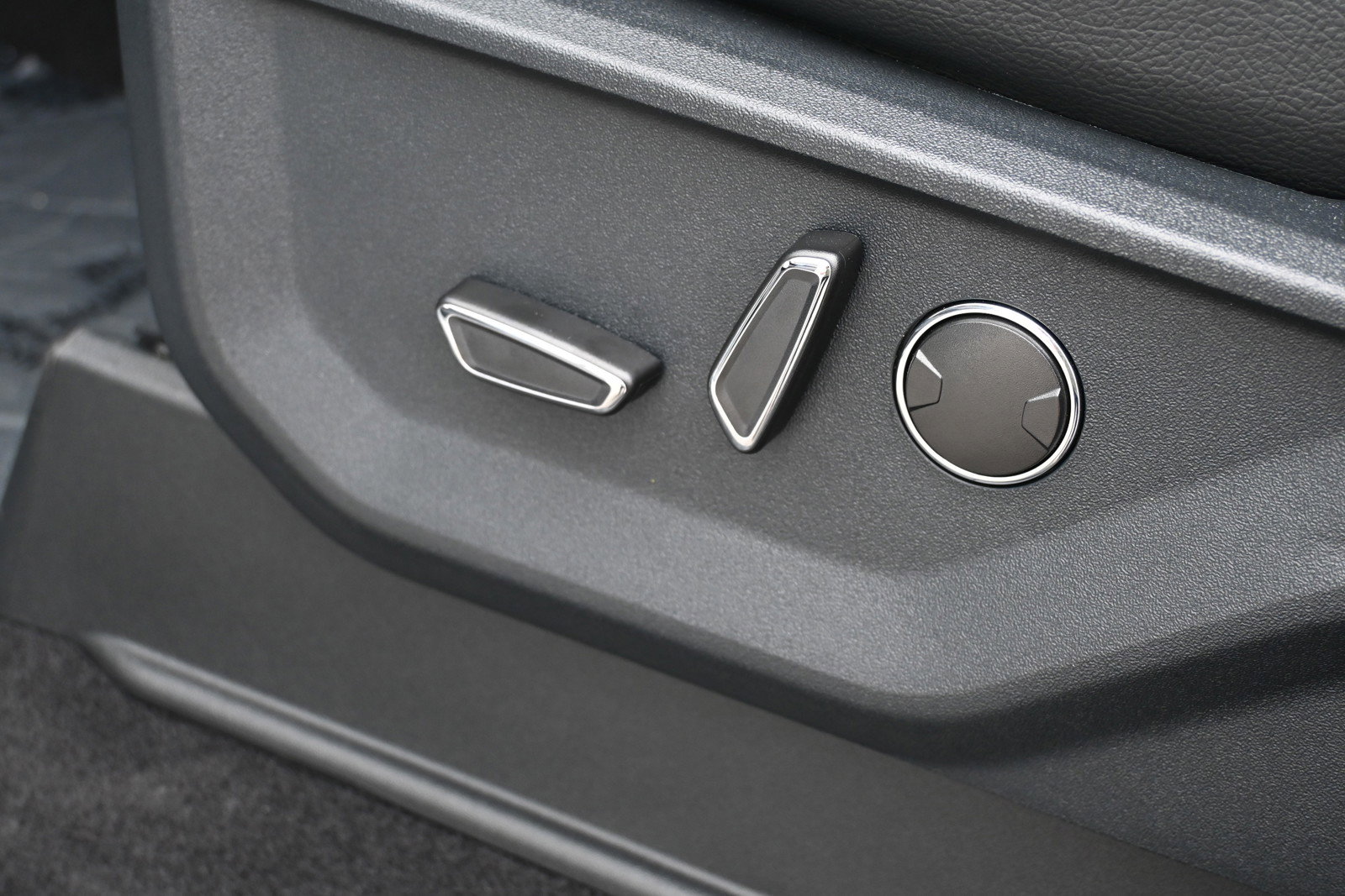 New 2025 Ford F150 Lariat w/ Equipment Group 502A High image 35