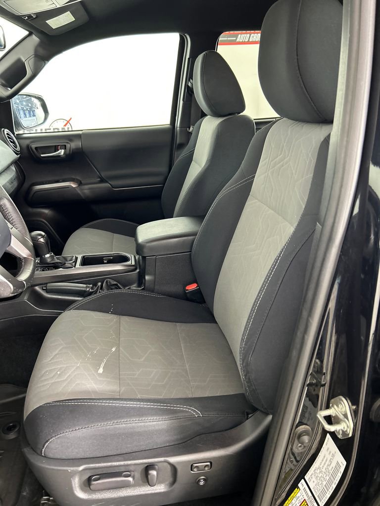 Used 2020 Toyota Tacoma TRD Sport w/ Technology Package image 13