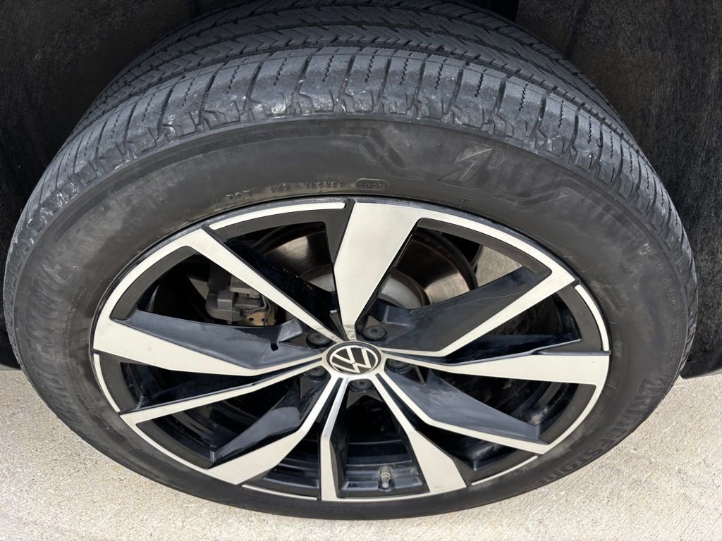 Used 2024 Volkswagen Atlas Cross Sport SEL Premium R-Line image 24