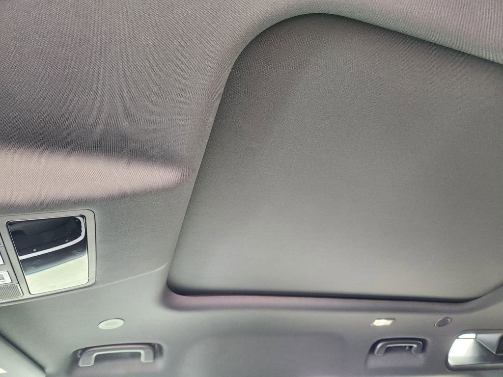 Used 2023 Land Rover Defender 110 S image 28