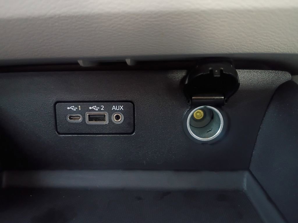 Used 2025 Nissan Altima 2.5 SV FWD image 6