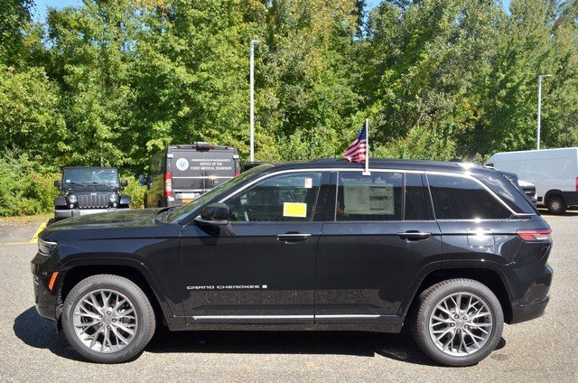 New 2025 Jeep Grand Cherokee Summit image 5
