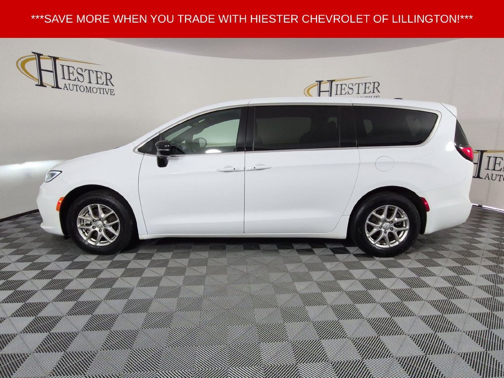 Used 2025 Chrysler Pacifica Select FWD image 7