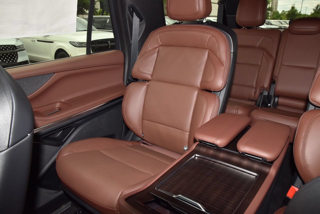 New 2026 Lincoln Navigator L Reserve AWD/4WD image 19