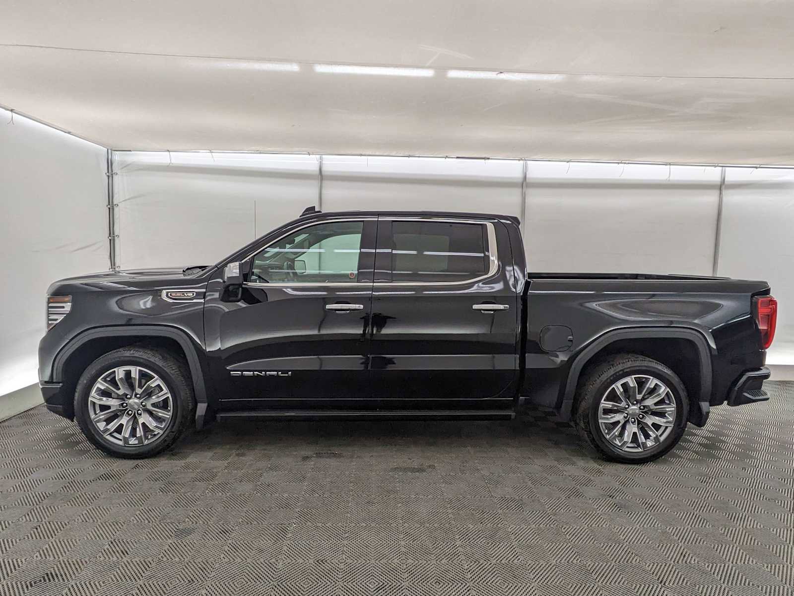 Used 2024 GMC Sierra 1500 Denali w/ Denali Reserve Package image 3