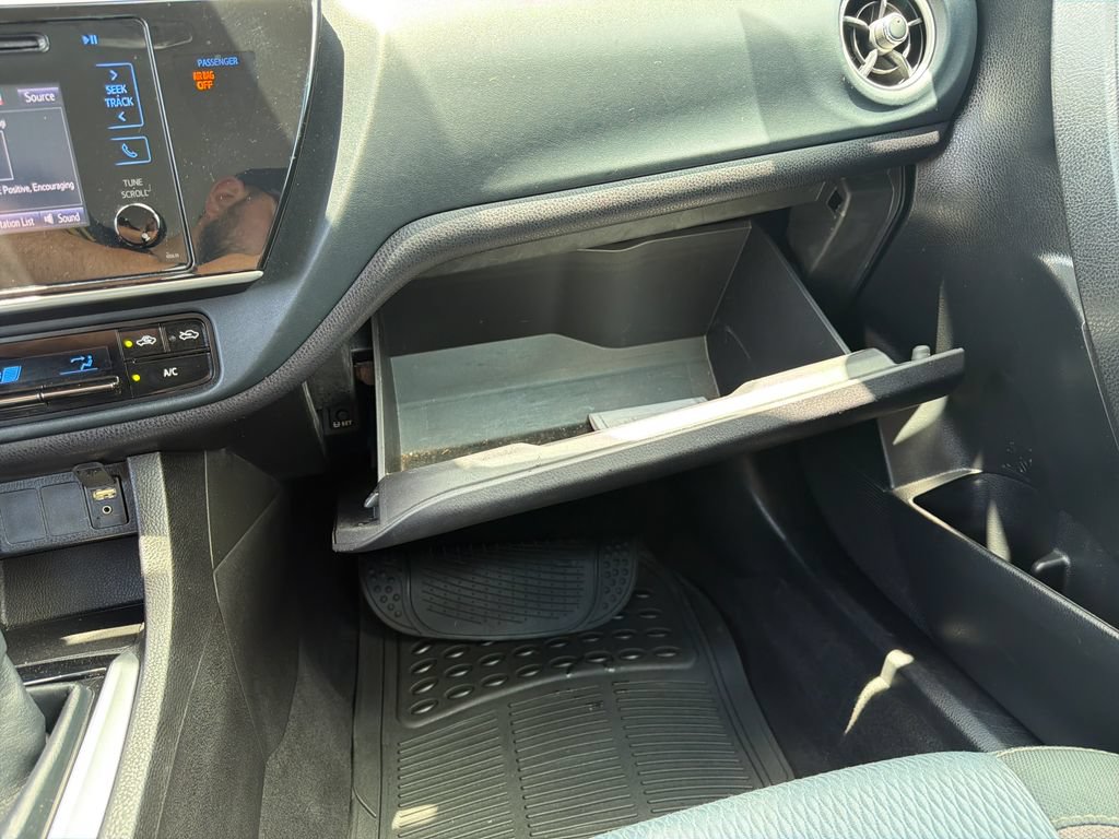 Used 2018 Toyota Corolla LE FWD image 35