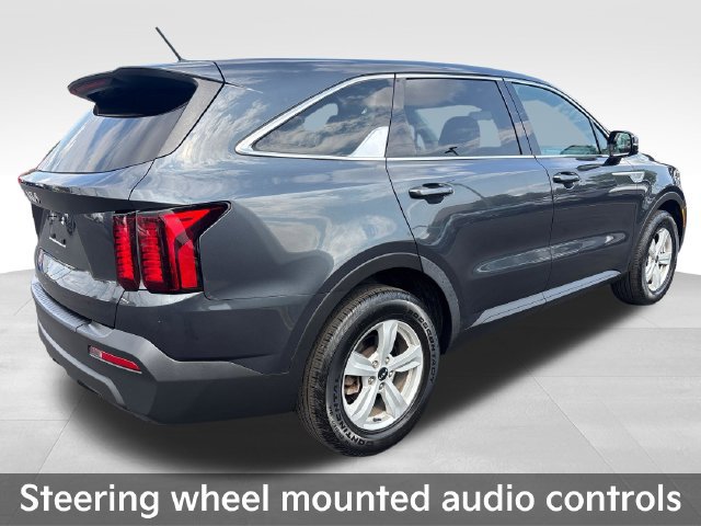 Used 2023 Kia Sorento LX FWD image 8