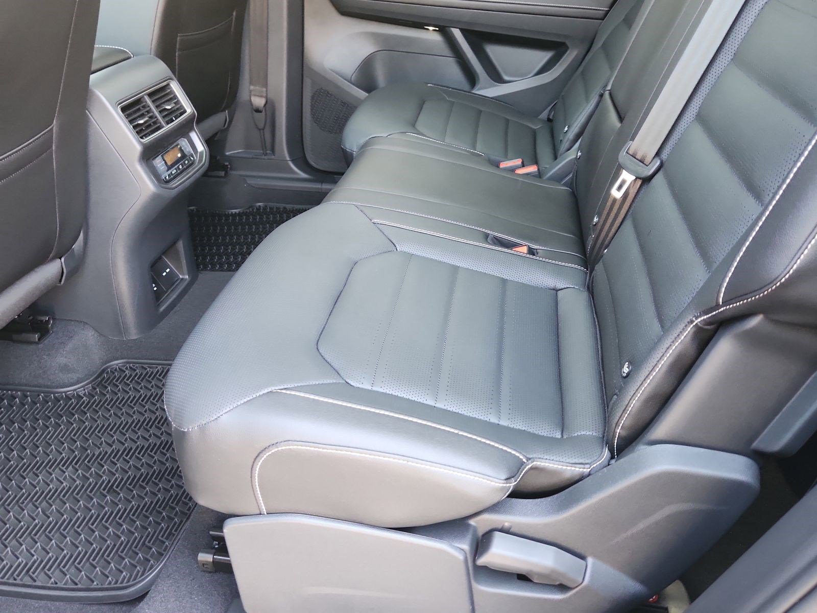 New 2025 Volkswagen Atlas SEL image 11