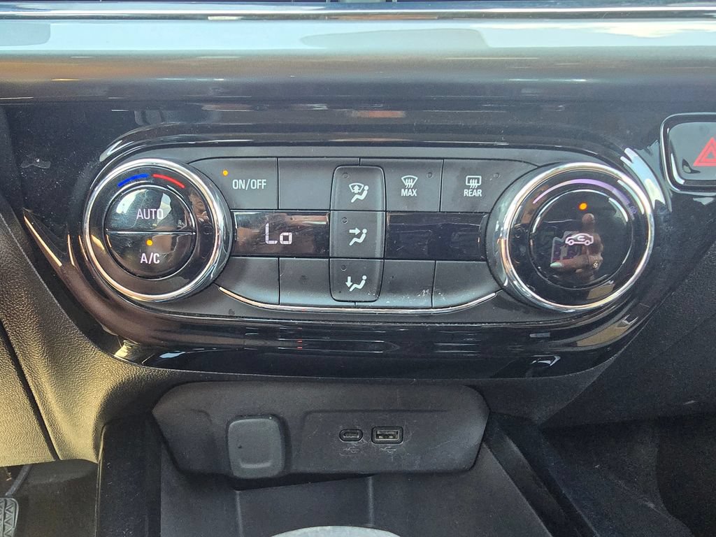 Used 2025 Chevrolet Trax LT FWD image 27