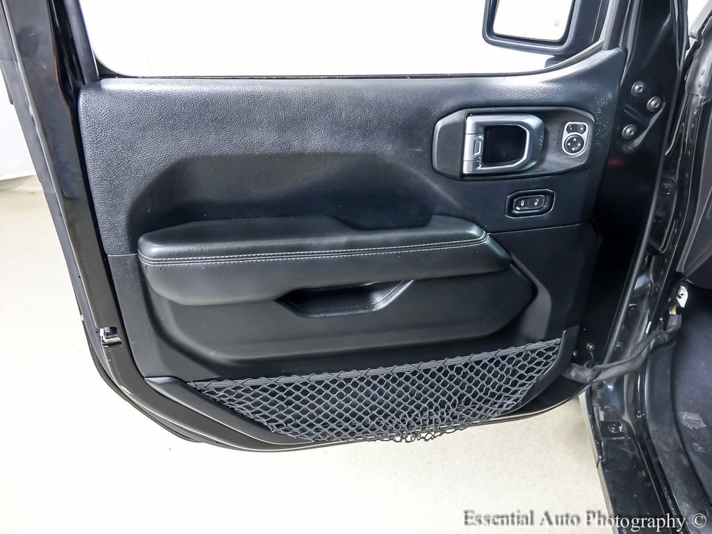Used 2018 Jeep Wrangler Unlimited Sahara AWD/4WD image 19