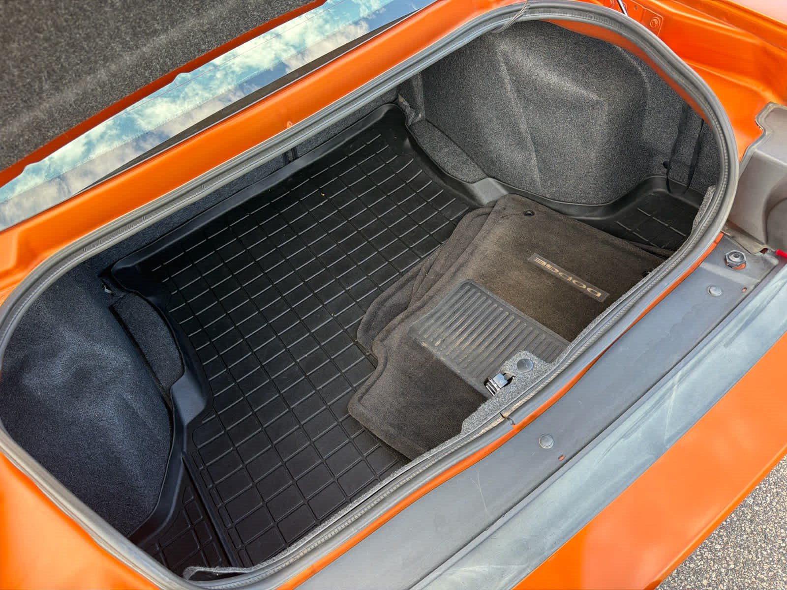 Used 2011 Dodge Challenger RWD image 8