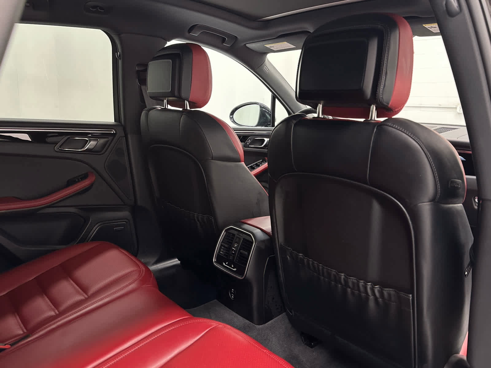 Used 2024 Porsche Macan S image 20