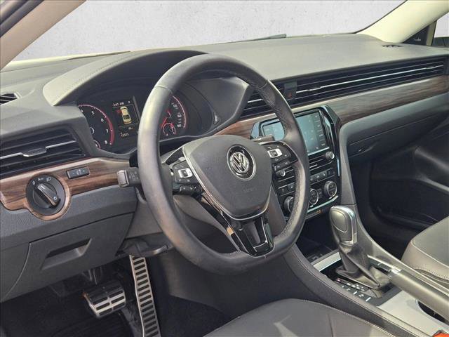 Used 2020 Volkswagen Passat 2.0T SEL FWD image 9