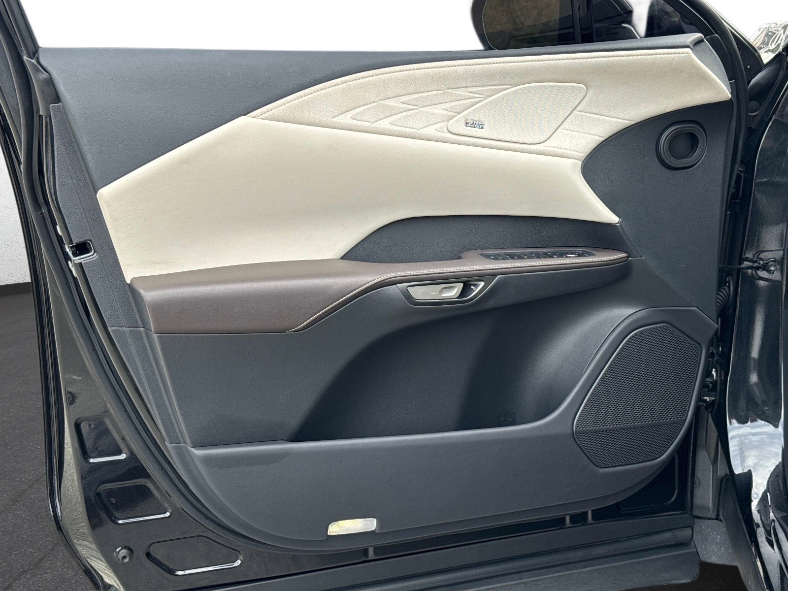 Used 2023 Lexus RX 350 w/ Accessory Package (Z1) image 19