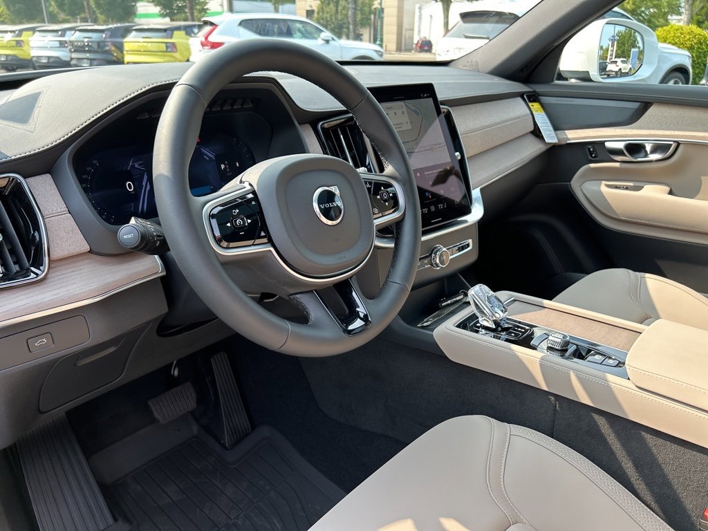 New 2026 Volvo XC90 B6 Plus w/ Protection Package Premier image 7