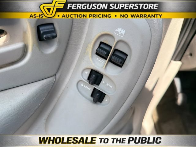 Used 2006 Chrysler Town & Country Touring FWD image 16