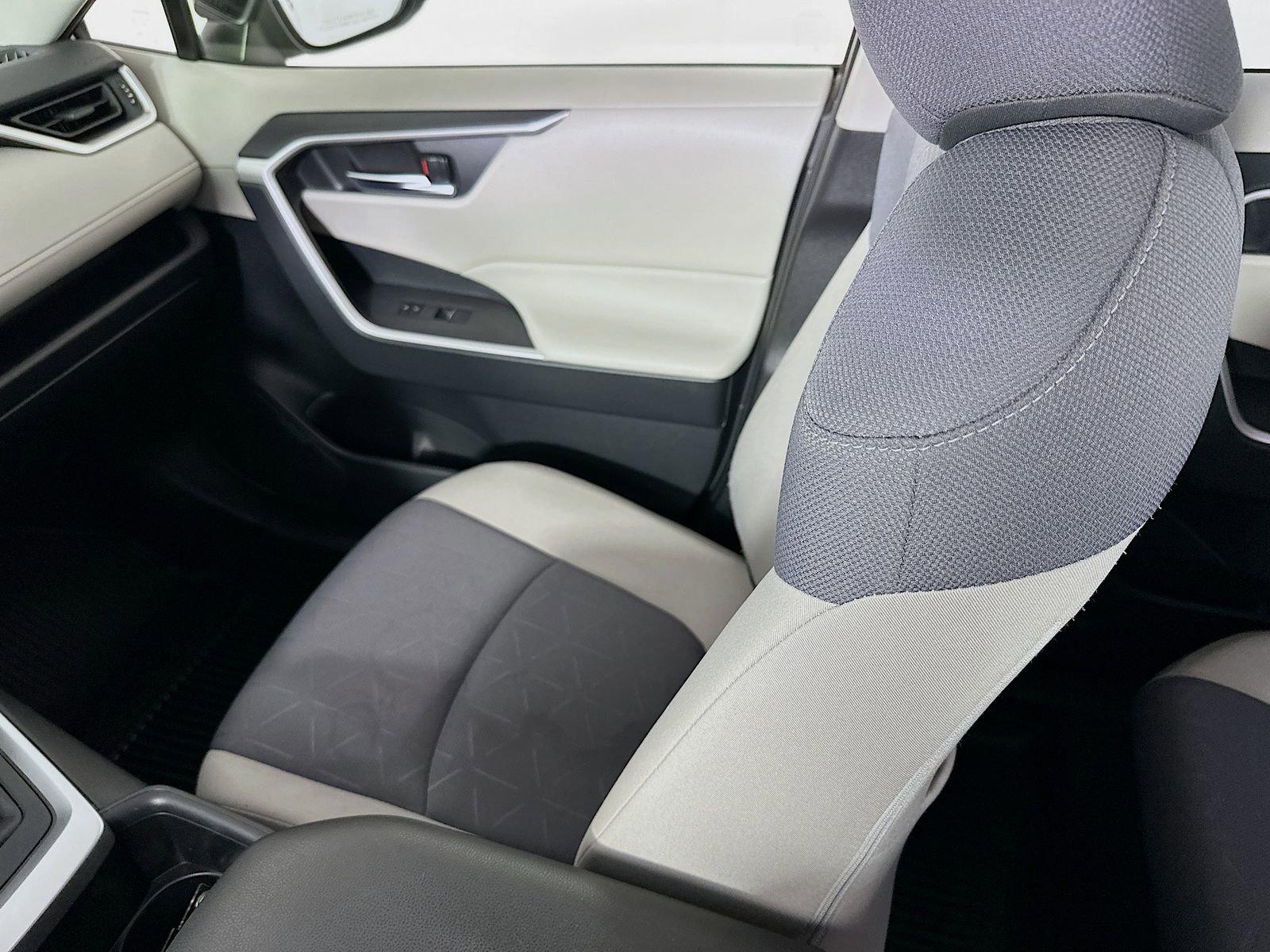 Used 2024 Toyota RAV4 XLE w/ Convenience Package image 25