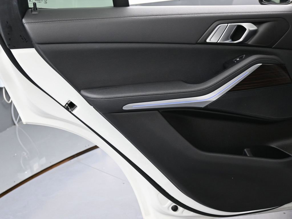 Used 2021 BMW X5 xDrive40i w/ Convenience Package image 39