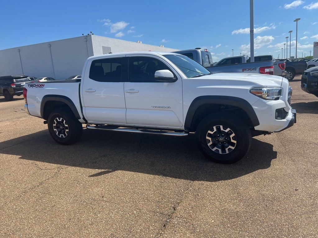 Used 2017 Toyota Tacoma TRD Off-Road w/ Tow Package (A/T) image 7