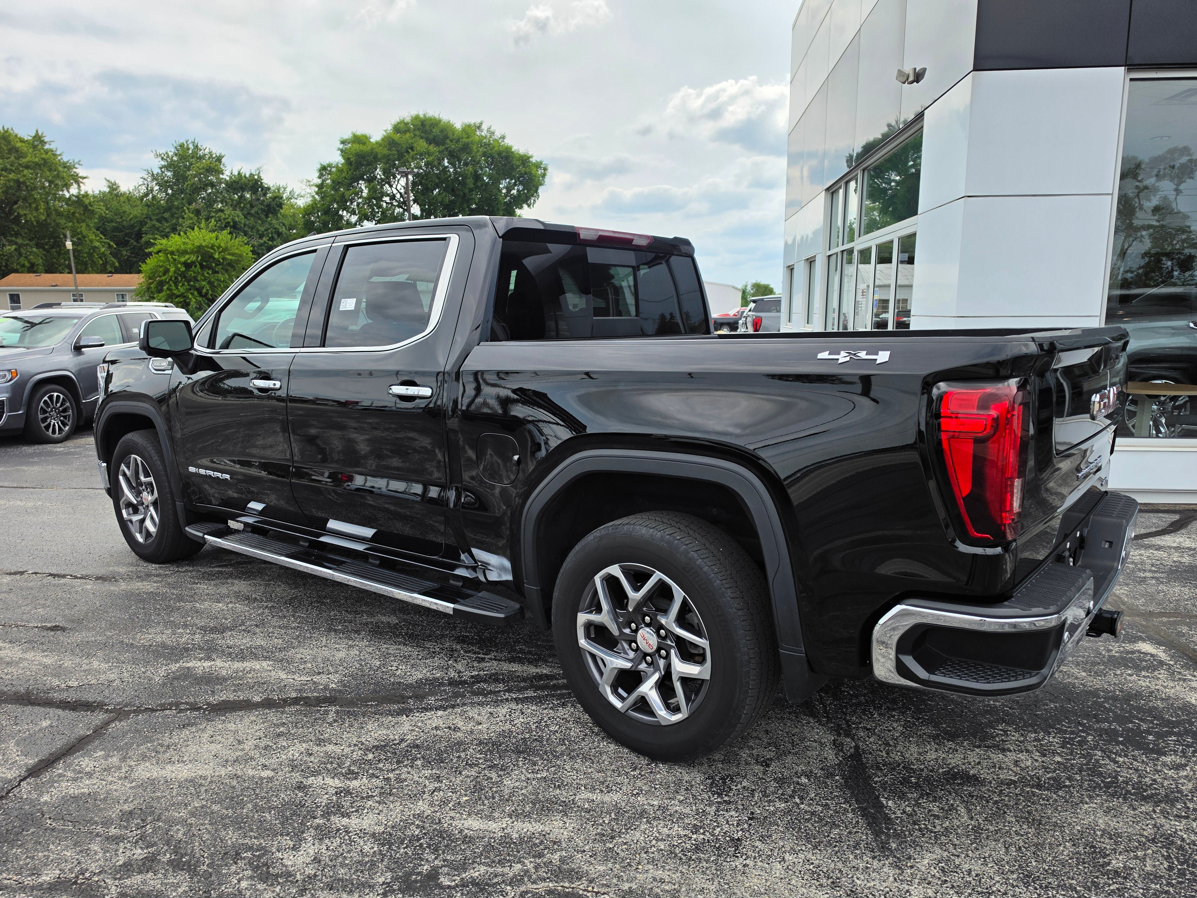 Used 2023 GMC Sierra 1500 SLT w/ SLT Premium Plus Package AWD/4WD image 7