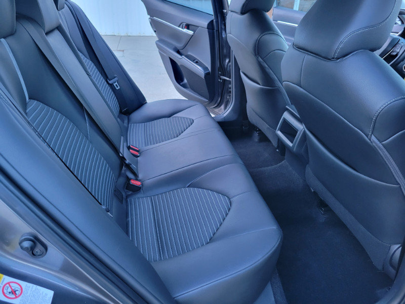 Used 2018 Toyota Camry SE FWD image 25