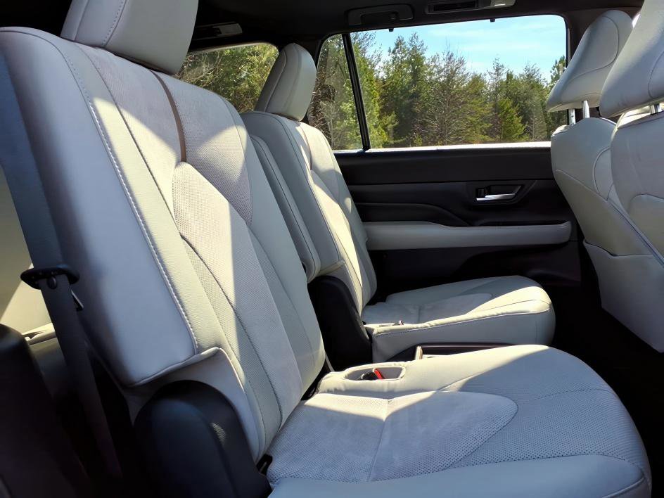 Certified 2025 Toyota Grand Highlander AWD Hybrid image 12