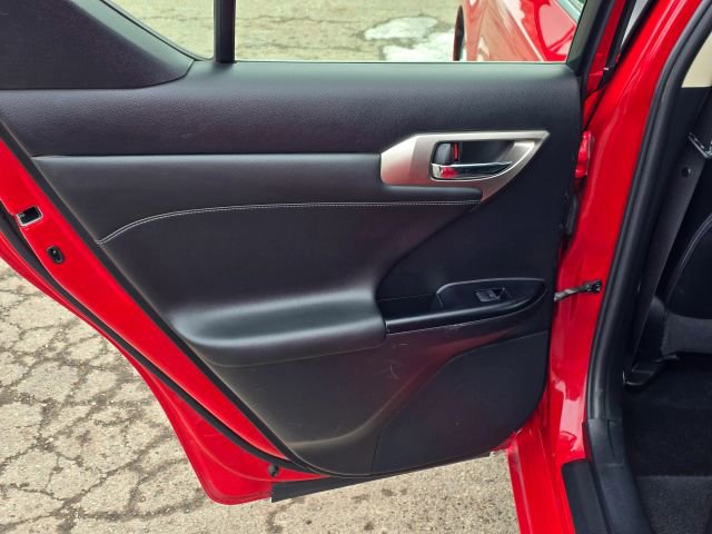 Used 2015 Lexus CT 200h image 13