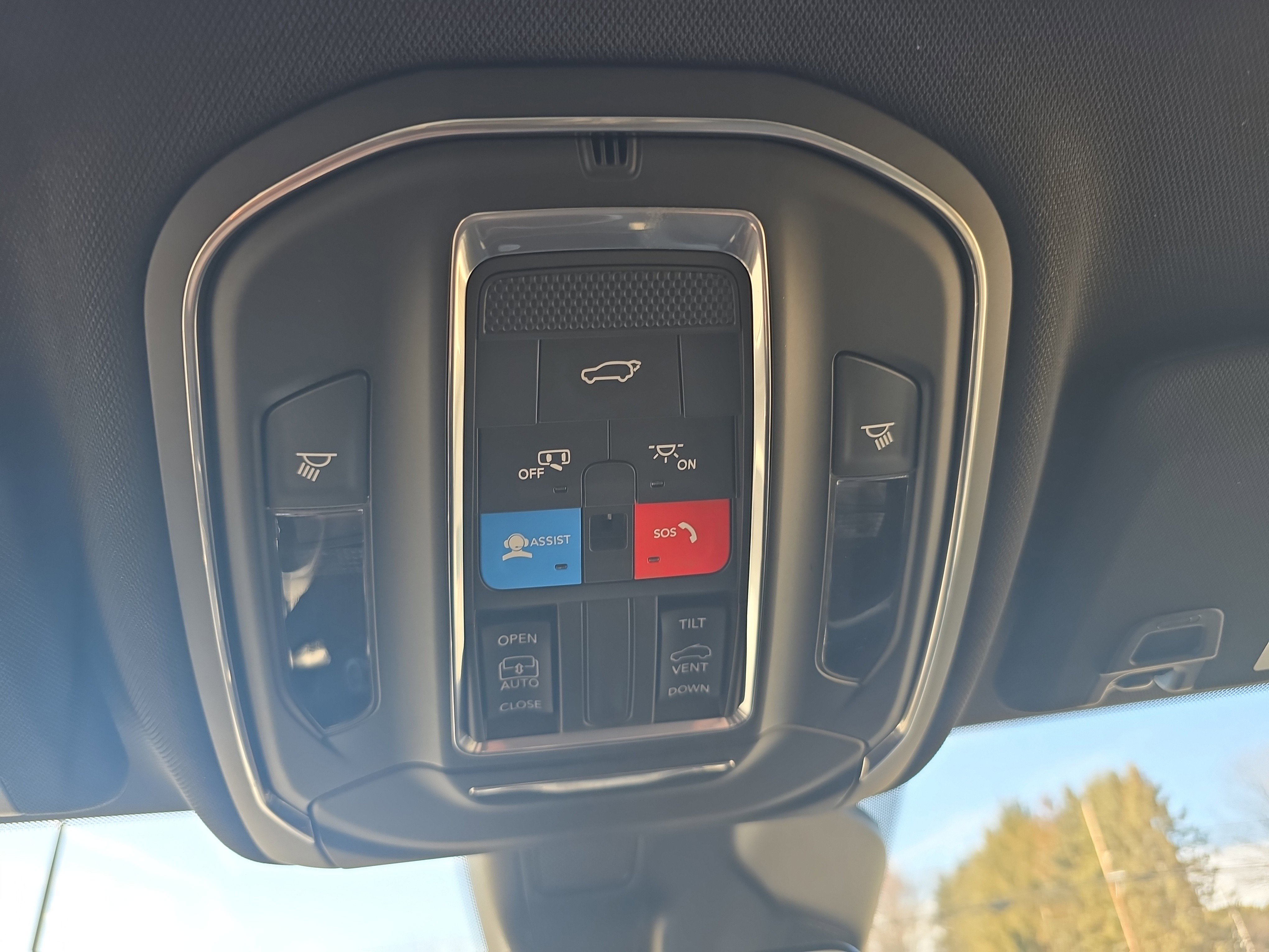 Used 2025 Jeep Grand Cherokee Altitude image 34