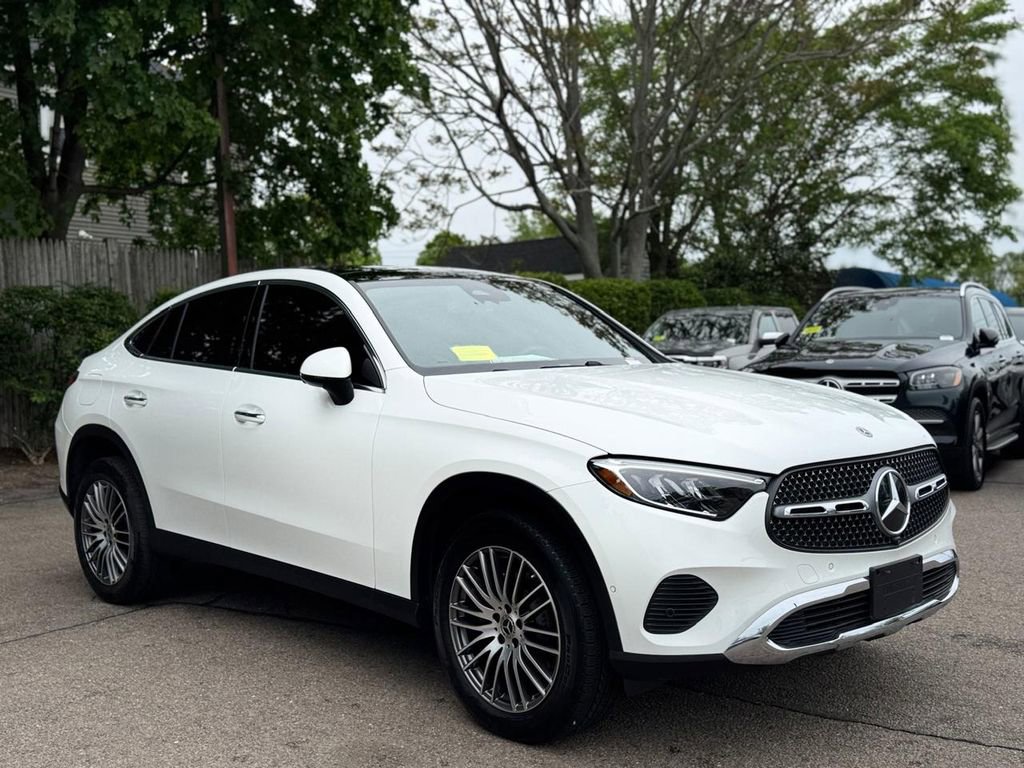 Used 2025 Mercedes-Benz GLC 300 4MATIC image 8