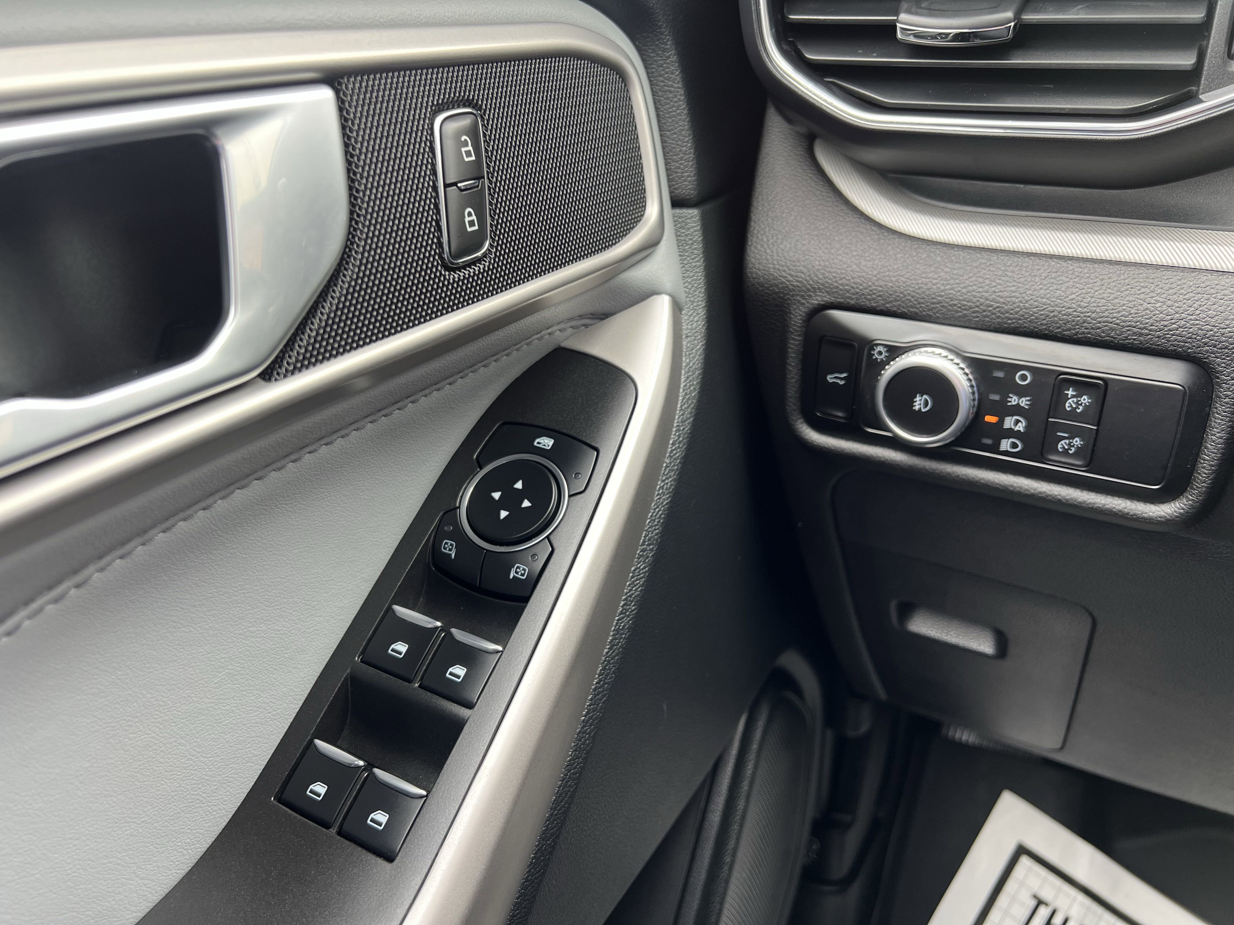 Used 2023 Ford Explorer XLT w/ Equipment Group 202A image 38