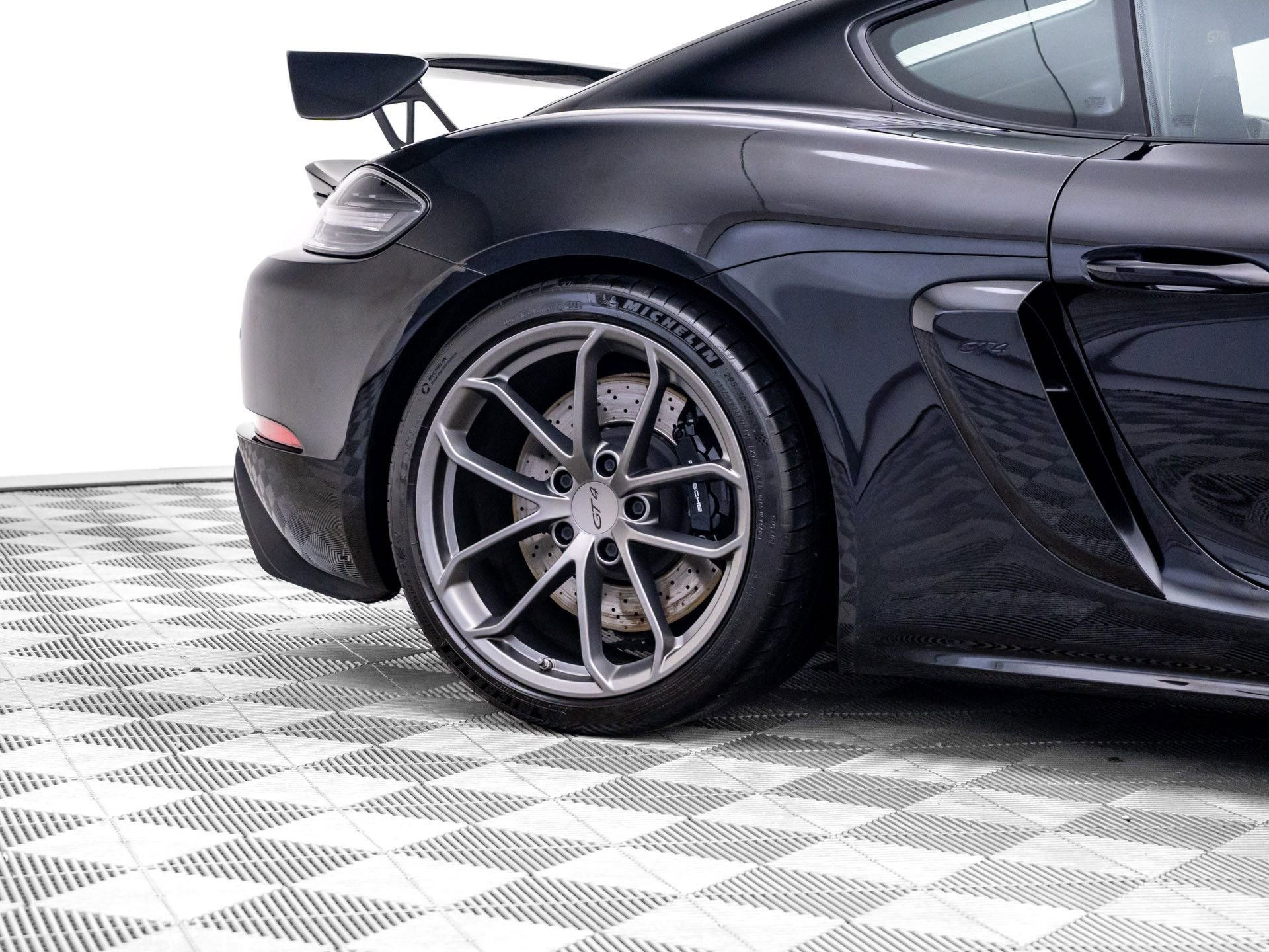 Used 2020 Porsche 718 Cayman GT4 image 40